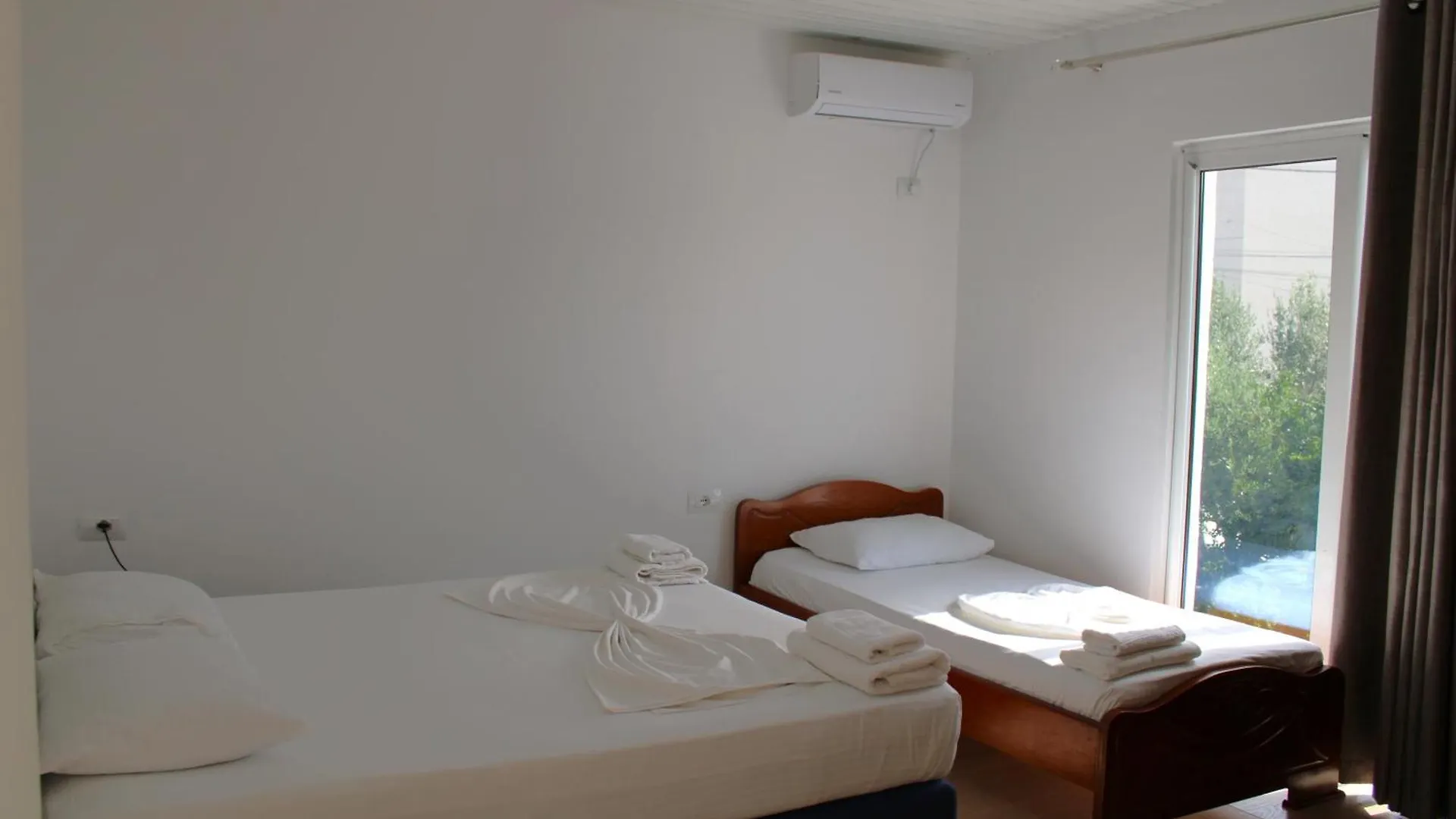 Vila Rafael Ksamil Guest house